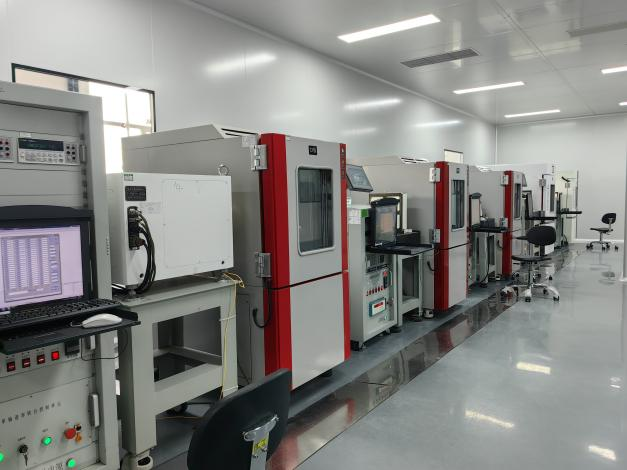 Ölçme aralığı -500- 500°/s Hızlı Yanıt 3 Eksenli Girospor İyi Istikrarlı Rastgele Yürüme Katman ≤0.0005°/√h 4